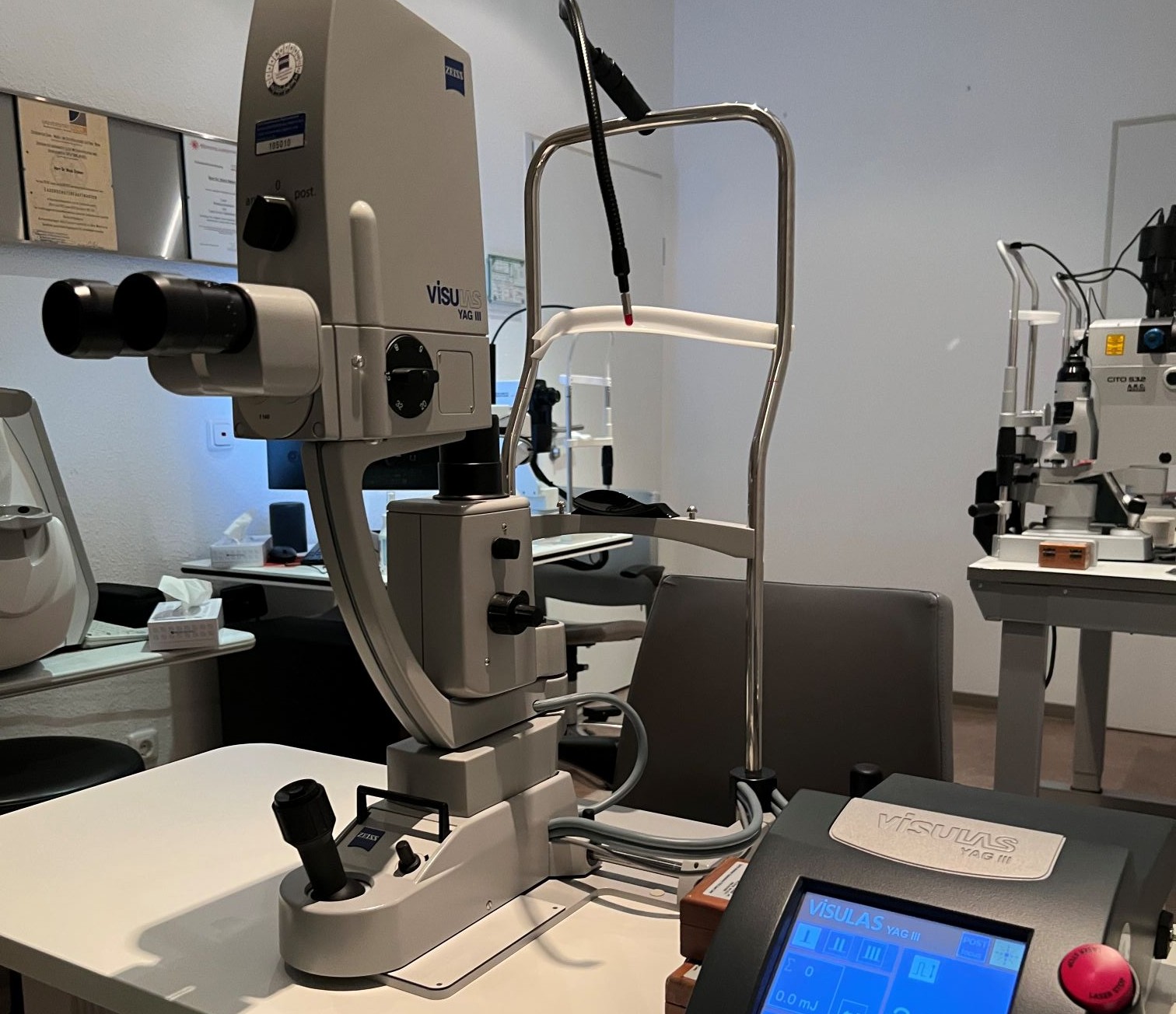 Neuer YAG-Laserkopf an der Spaltlampe